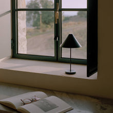 Ladda upp bild till gallerivisning, Brolly Portable bordslampa