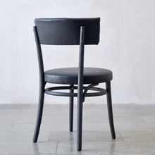 Ladda upp bild till gallerivisning, Källa stol