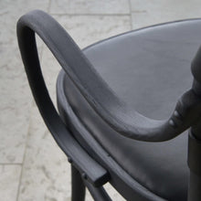 Ladda upp bild till gallerivisning, Vilde karmstol