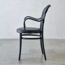 Ladda upp bild till gallerivisning, Vilde karmstol