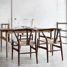 Ladda upp bild till gallerivisning, CH24 Y-stolen - Valnöt/naturflätat papperssnöre