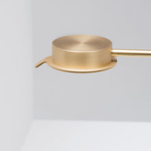 Ladda upp bild till gallerivisning, Chipperfield bordslampa i mässing