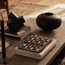 Load image into Gallery viewer, Surround Vase