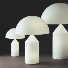Ladda upp bild till gallerivisning, Bordslampa Atollo från Oluce i vitt