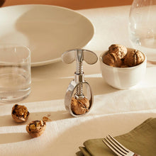 Load image into Gallery viewer, Farfalla nötknäckare
