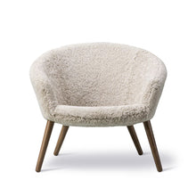 Ladda upp bild till gallerivisning, Ditzel Lounge Chair - Fårskinn
