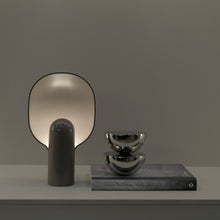 Load image into Gallery viewer, Ware bordslampa
